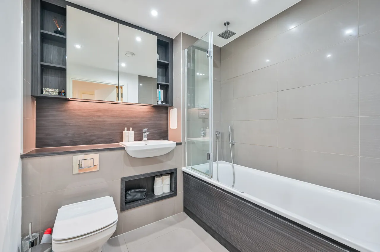Apartment 4, Lariat Apartments, 36 Cable Walk, London, photo 5