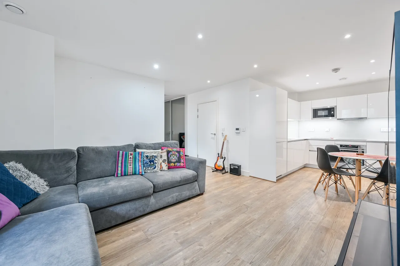 Apartment 4, Lariat Apartments, 36 Cable Walk, London, photo 7