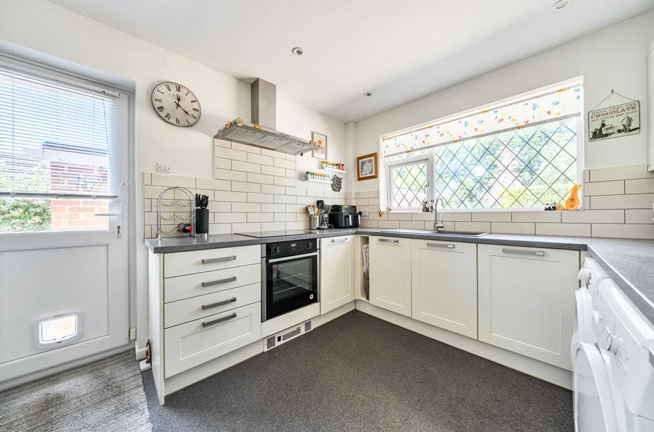 Longwater Lane, Finchampstead, Wokingham, Berkshire, RG40 4NX, photo 5