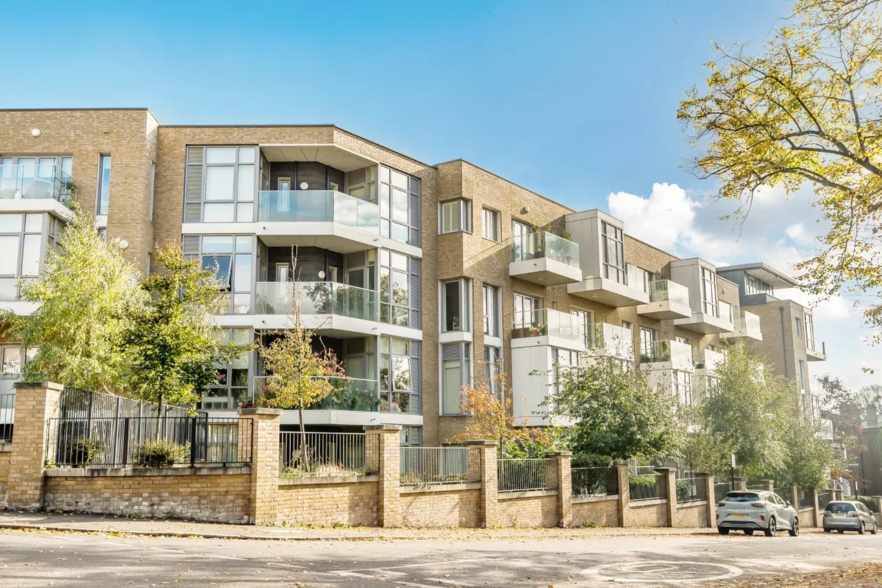 2 bed flat for sale, Blessington Road, Blackheath, SE13