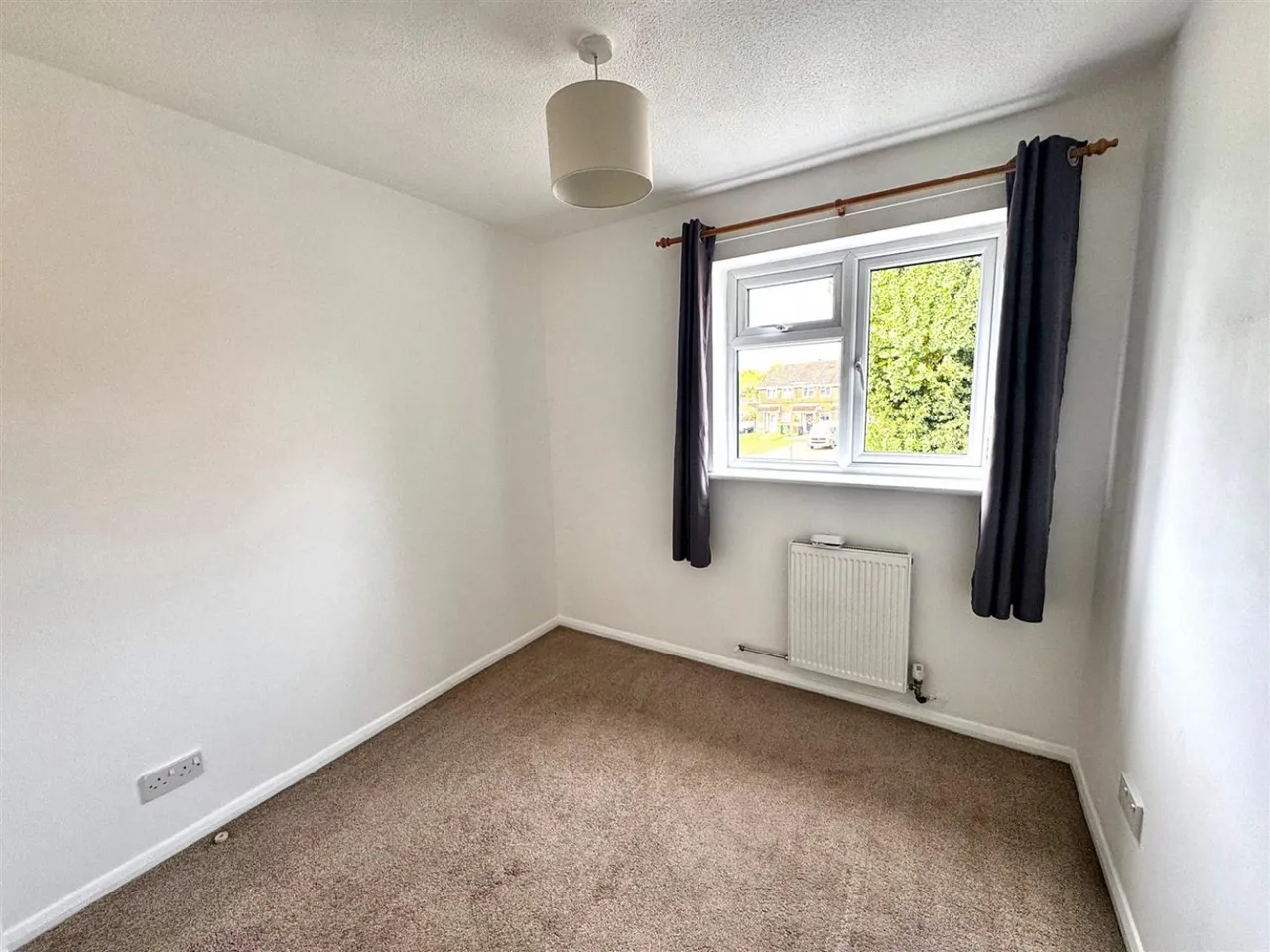 Youngs Drive, GU12, photo 5