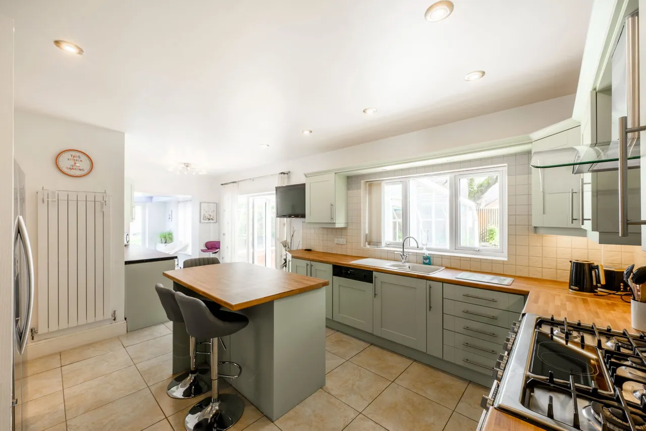 Wallace Court, Cheslyn Hay, WS6, photo 6