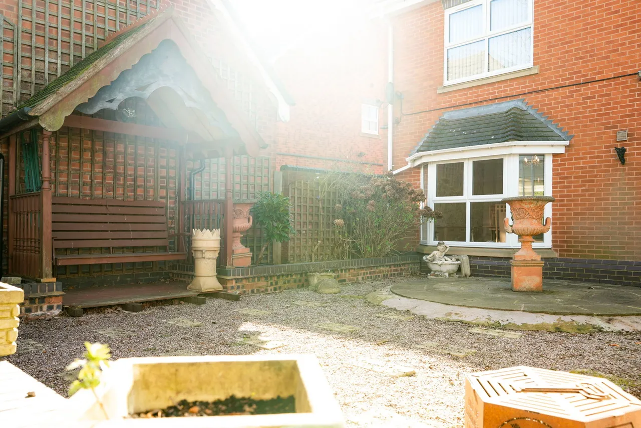 Wallace Court, Cheslyn Hay, WS6, photo 35