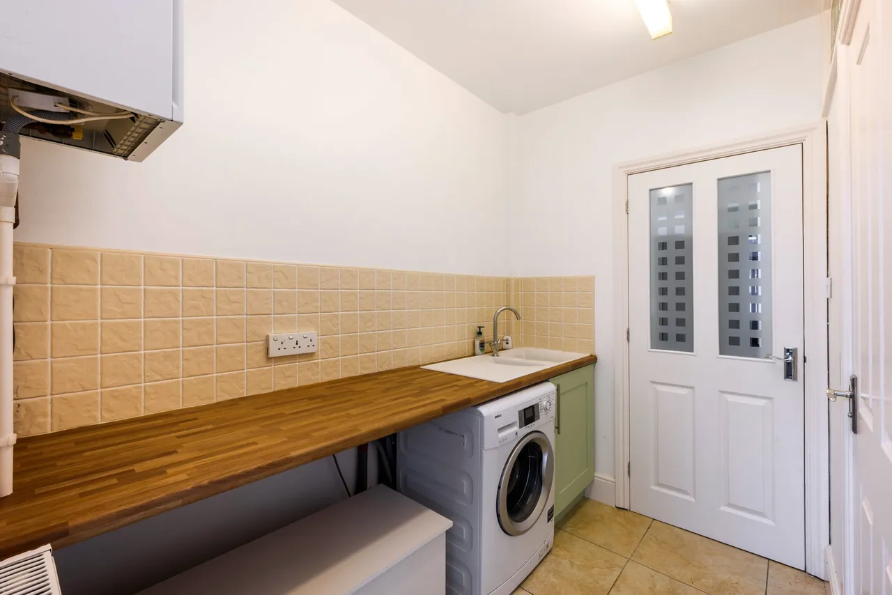 Wallace Court, Cheslyn Hay, WS6, photo 24
