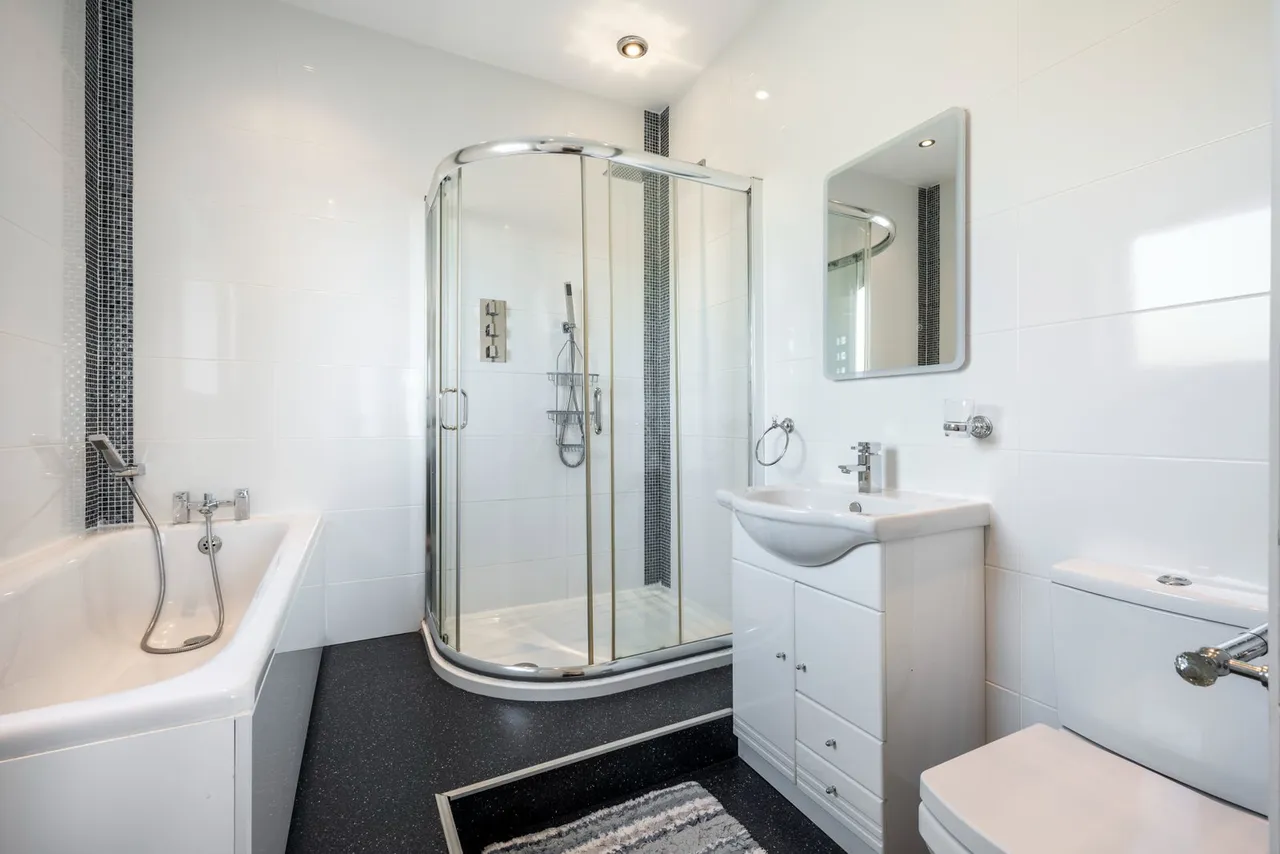 Wallace Court, Cheslyn Hay, WS6, photo 52