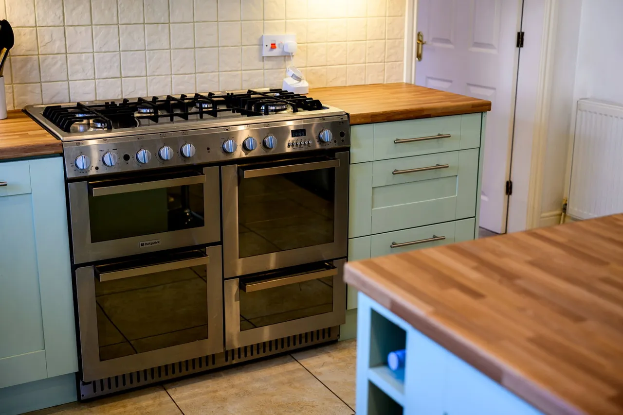 Wallace Court, Cheslyn Hay, WS6, photo 4