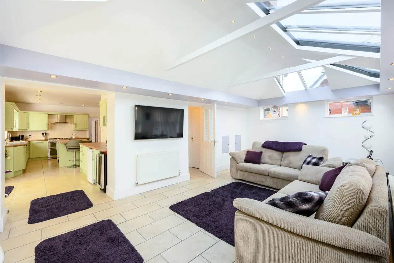 Wallace Court, Cheslyn Hay, WS6, photo 10