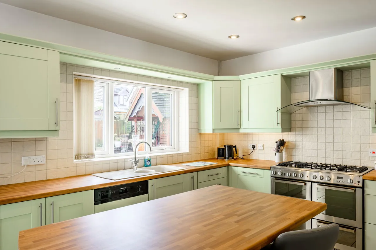 Wallace Court, Cheslyn Hay, WS6, photo 5