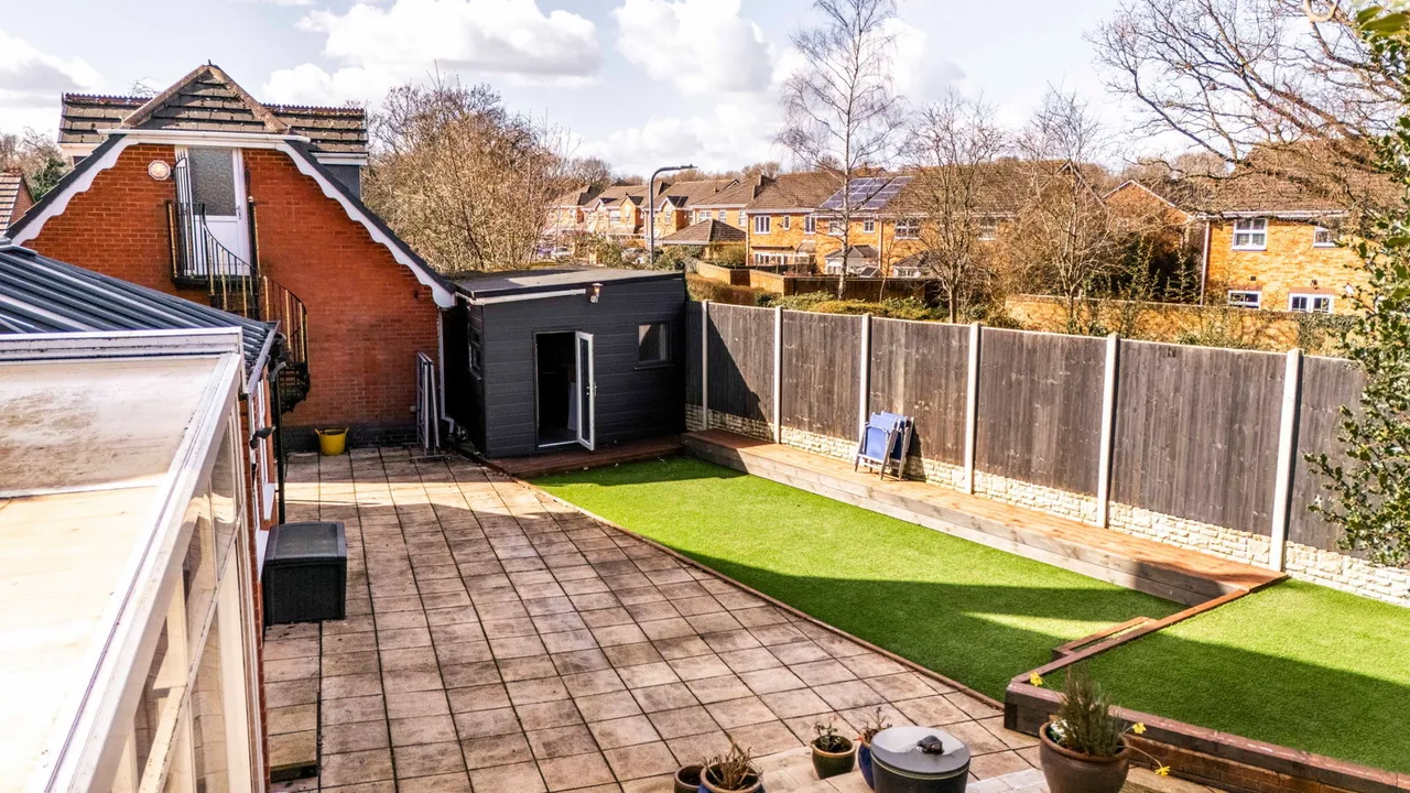 Wallace Court, Cheslyn Hay, WS6, photo 30