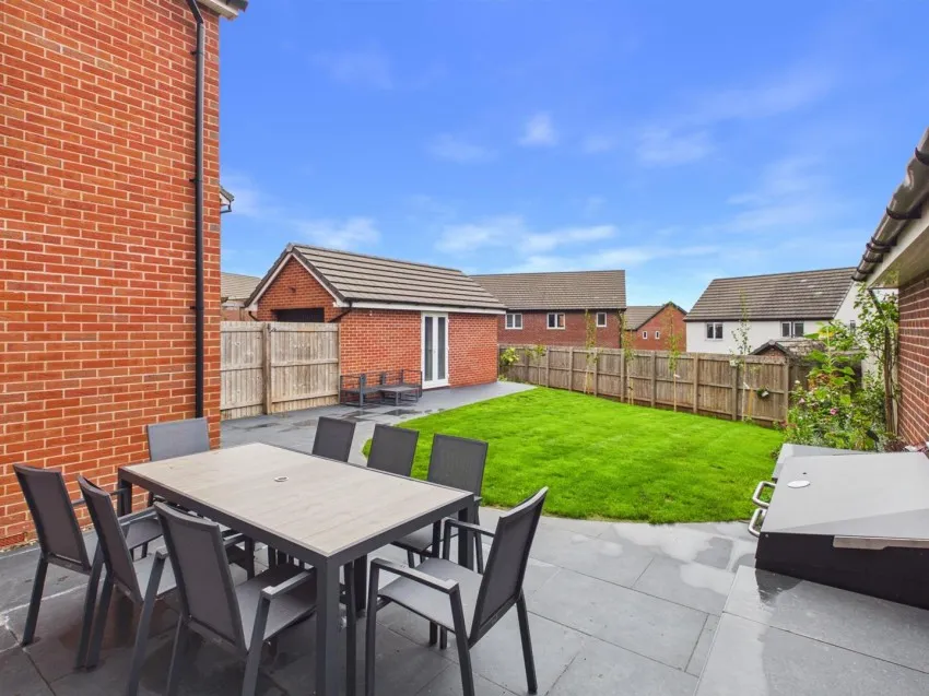 Horsefair Close, Newent, photo 4