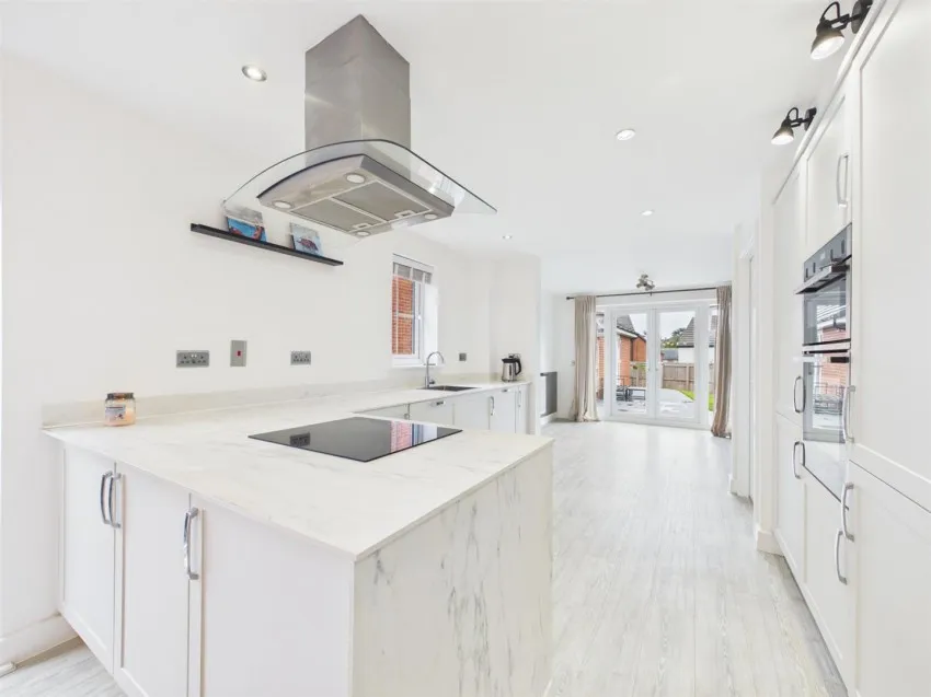 Horsefair Close, Newent, photo 5