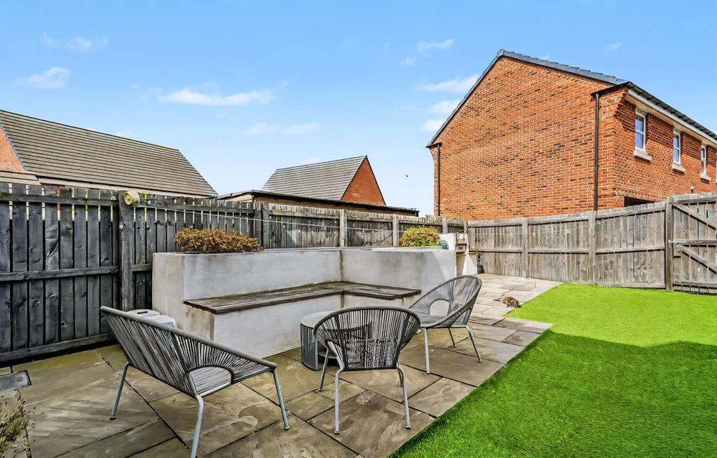Heathfield Lane, Birkenshaw BD11 2DP, photo 5