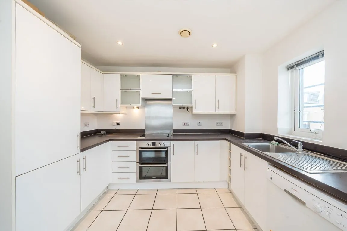 Lanadron Close, TW7, photo 3