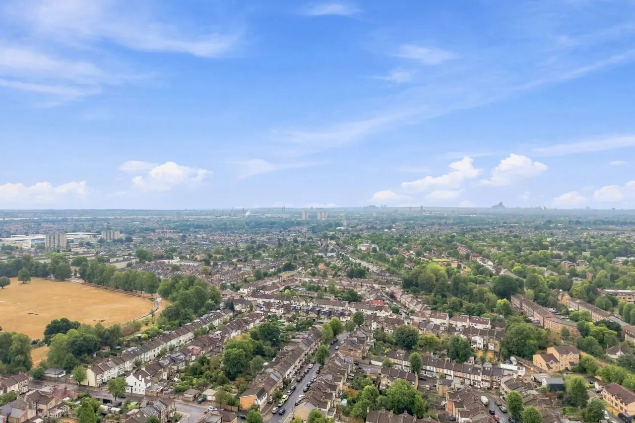 Halstead Road, Enfield, EN1 1QB, photo 3