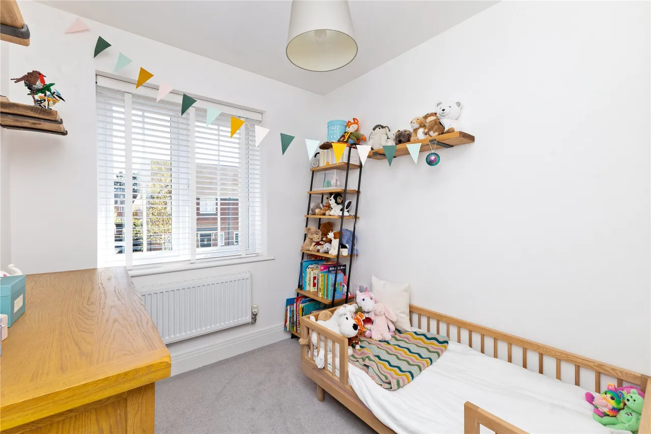 Tennyson Way, Grayshott, GU26, photo 14