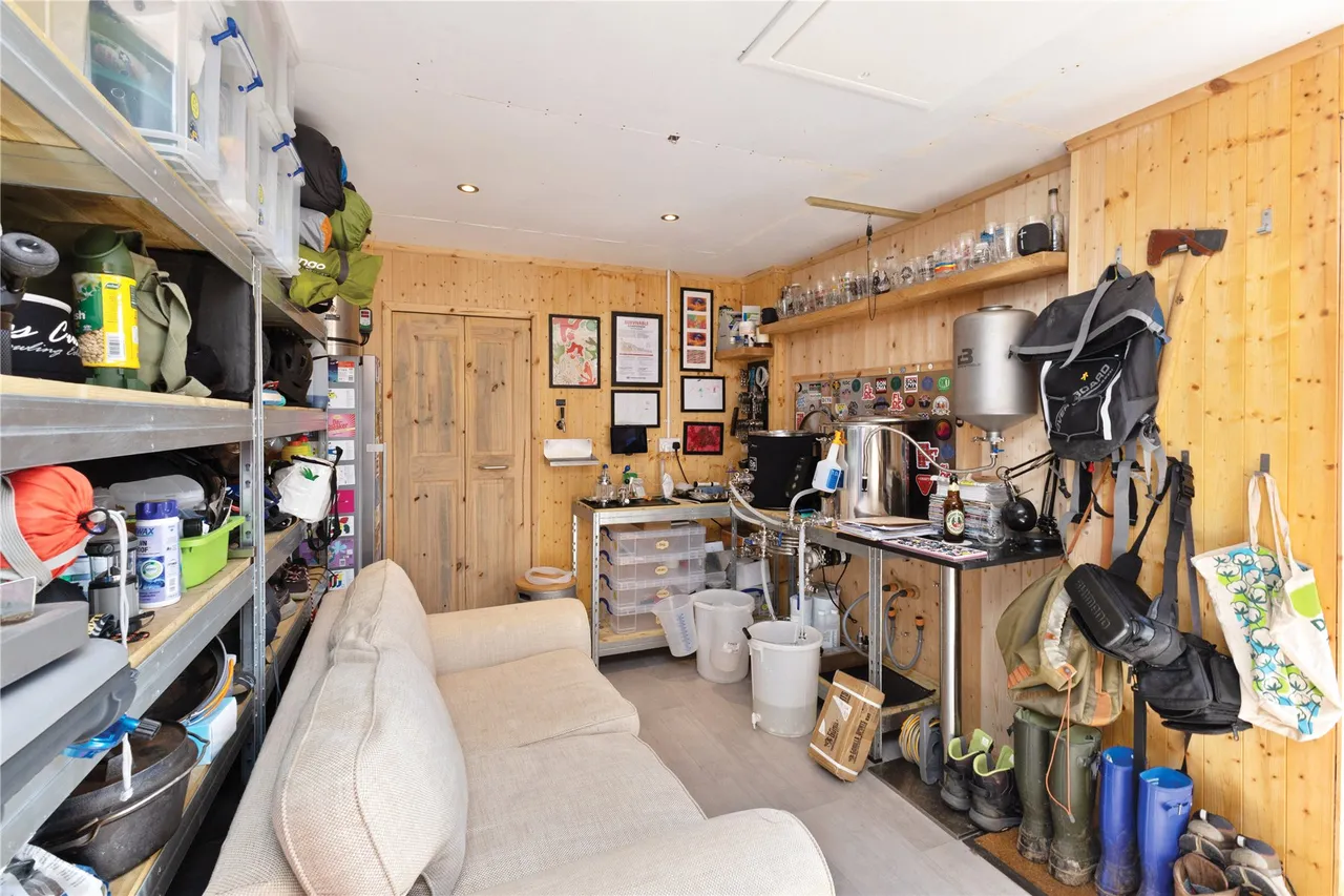 Tennyson Way, Grayshott, GU26, photo 10