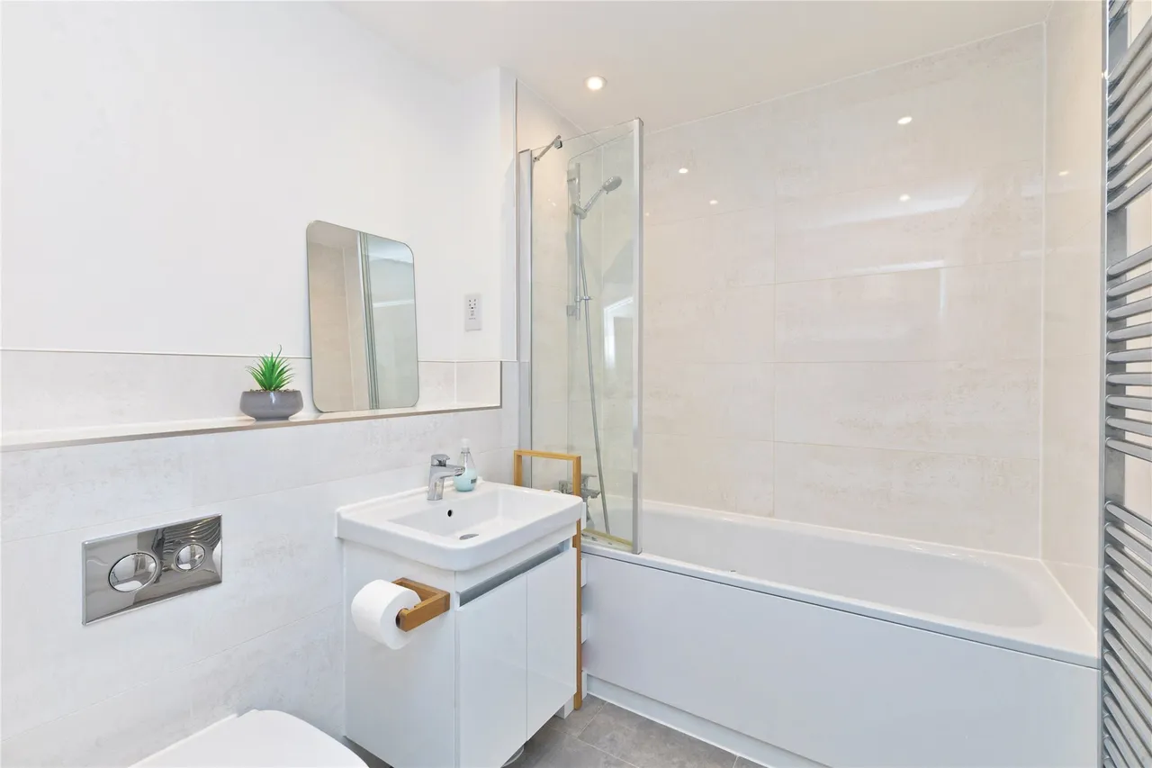 Tennyson Way, Grayshott, GU26, photo 16