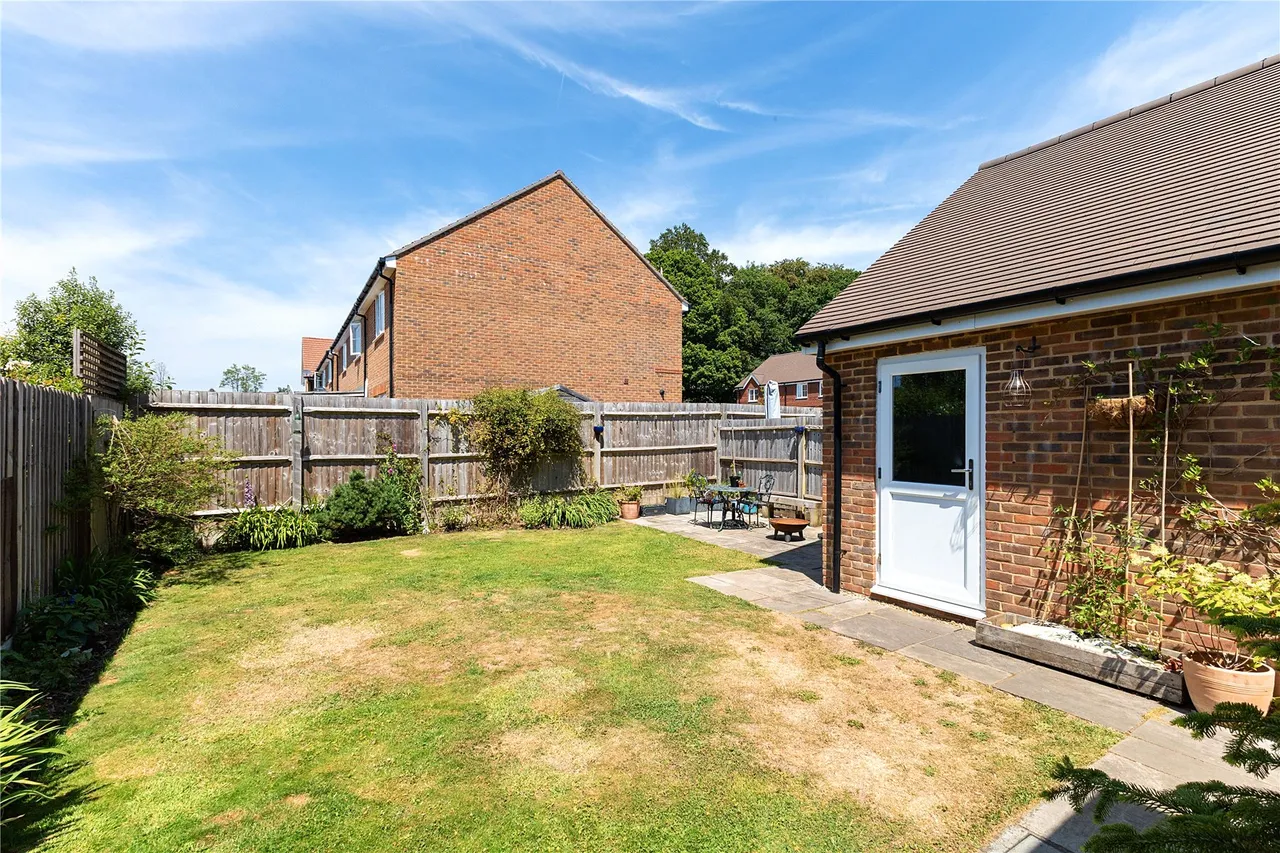 Tennyson Way, Grayshott, GU26, photo 20