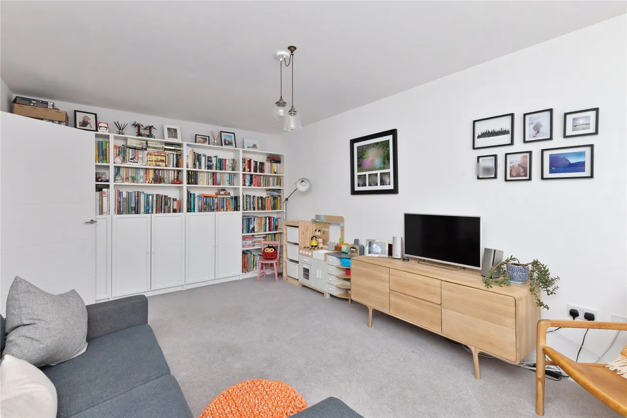 Tennyson Way, Grayshott, GU26, photo 7