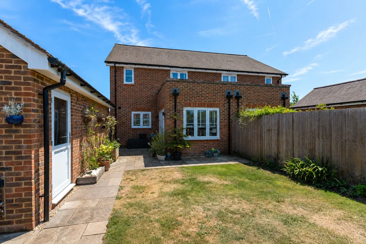 Tennyson Way, Grayshott, GU26, photo 19