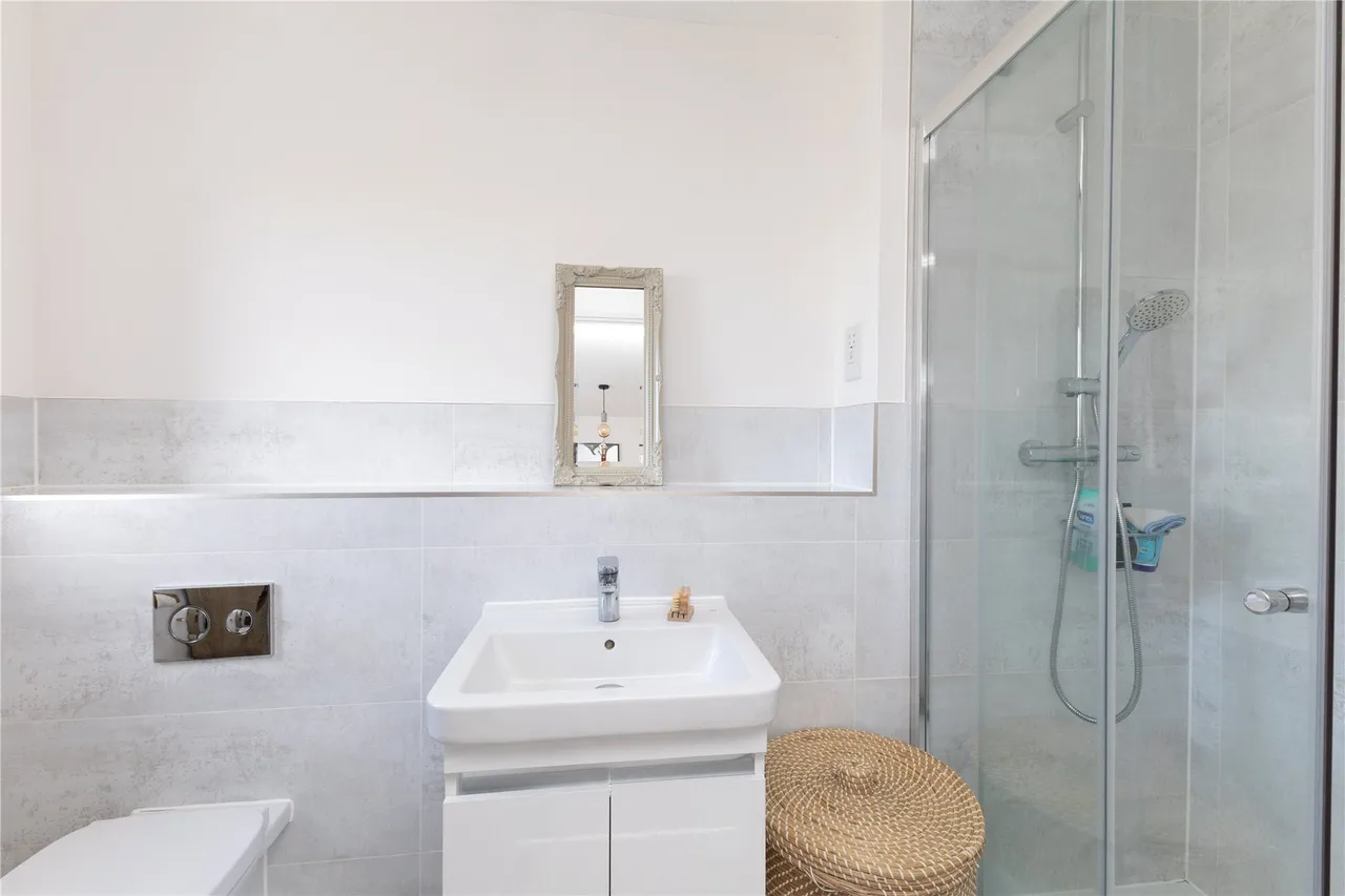 Tennyson Way, Grayshott, GU26, photo 13