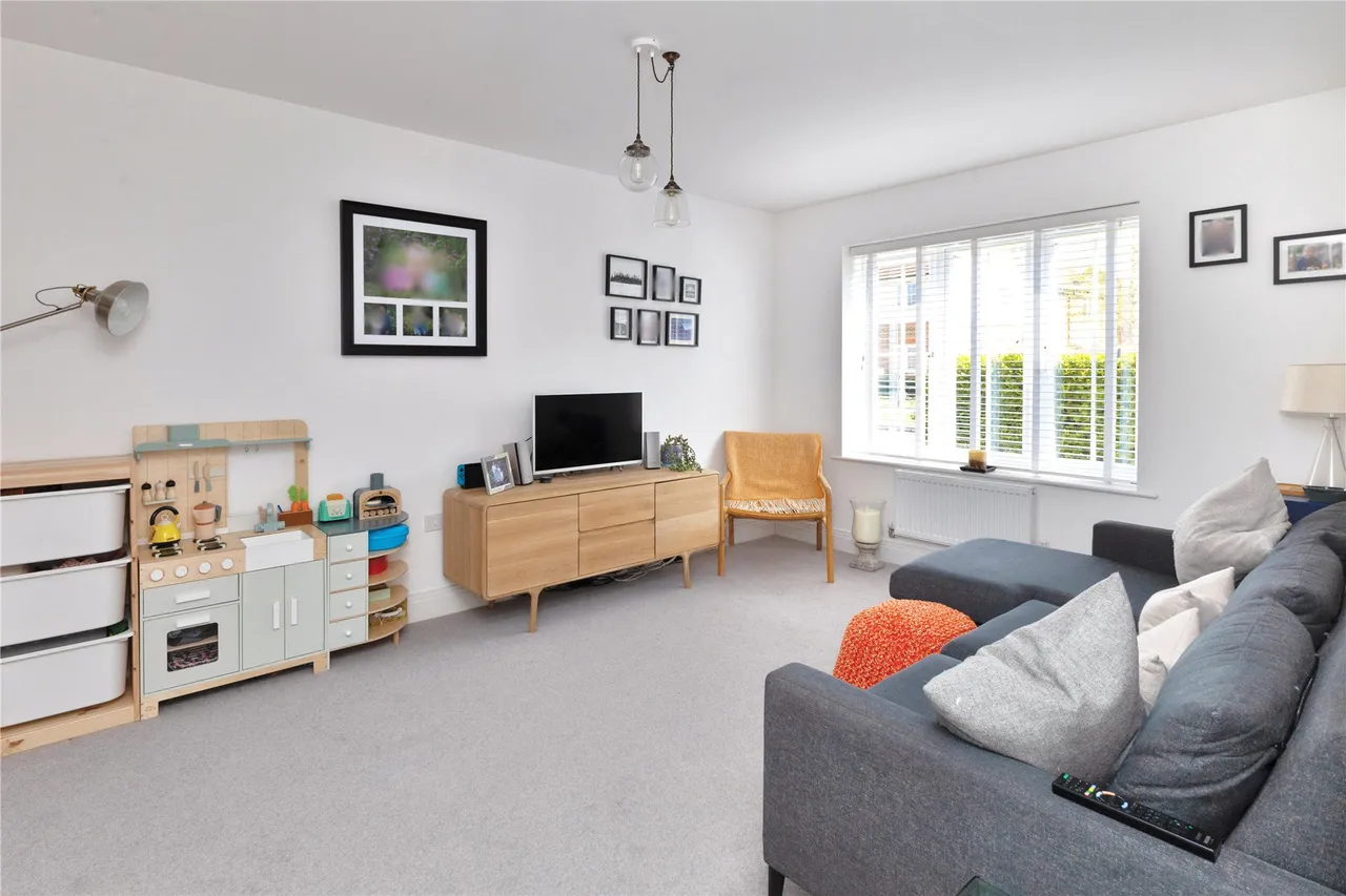 Tennyson Way, Grayshott, GU26, photo 6