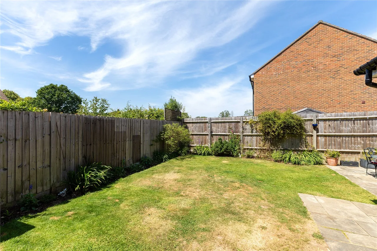 Tennyson Way, Grayshott, GU26, photo 8