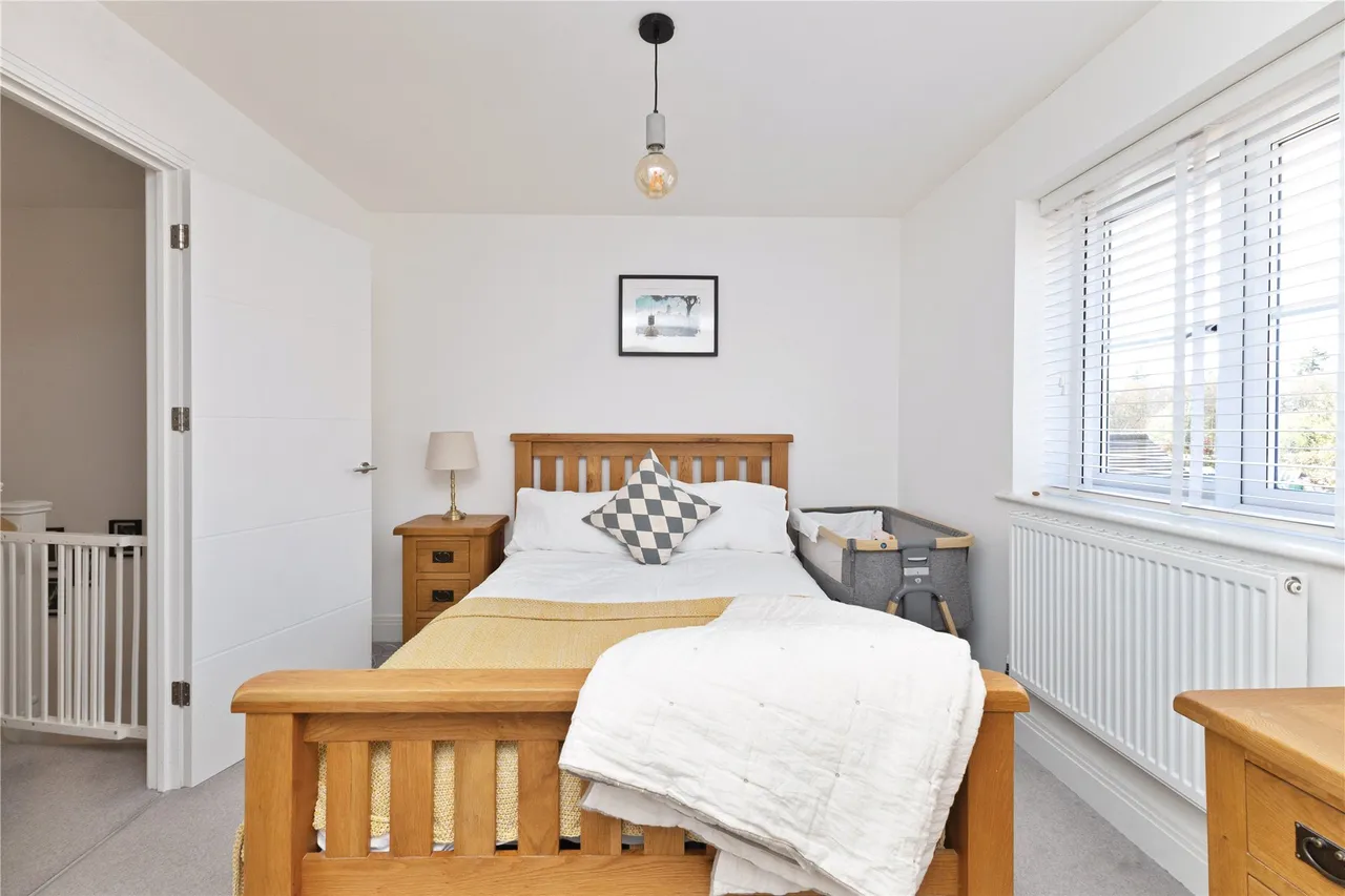 Tennyson Way, Grayshott, GU26, photo 11
