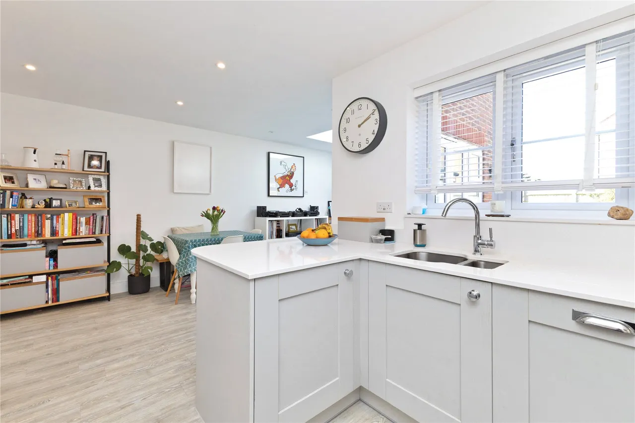 Tennyson Way, Grayshott, GU26, photo 17