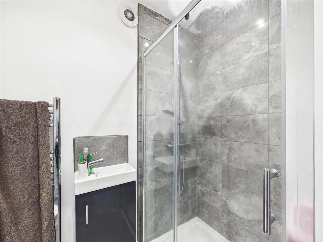 Bury Close, Marks Tey, CO6, photo 6