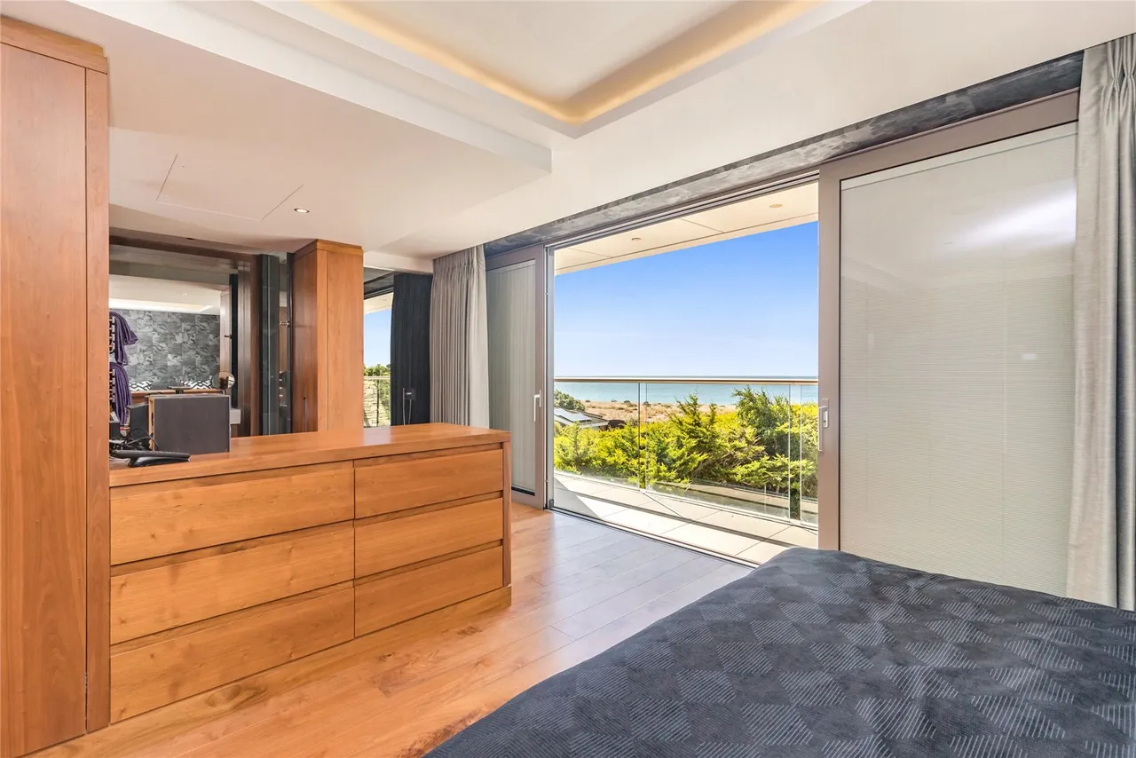 Exceptional, 319sqft Seafront Home with Striking Coastal Design, photo 42