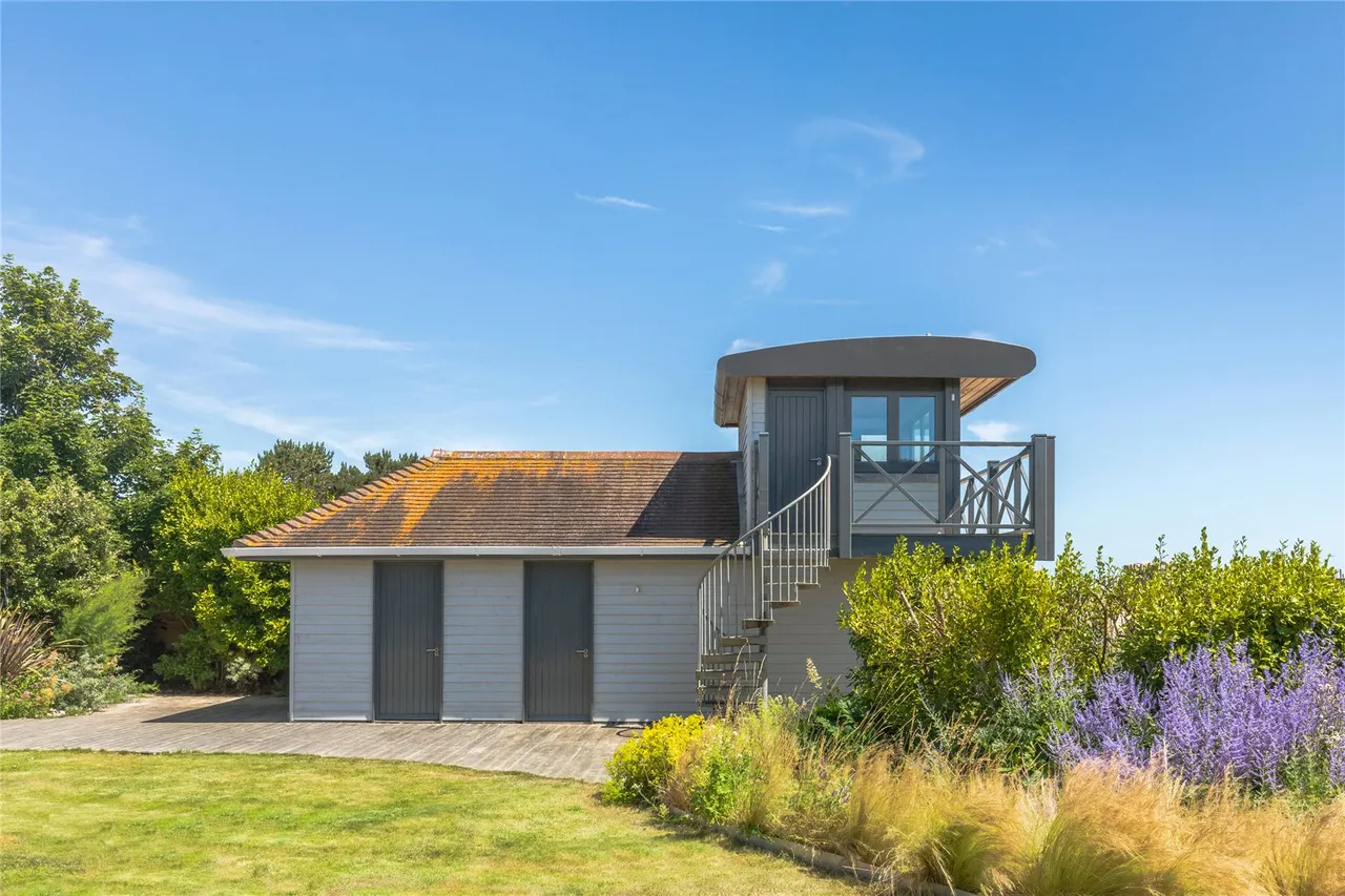 Exceptional, 319sqft Seafront Home with Striking Coastal Design, photo 52