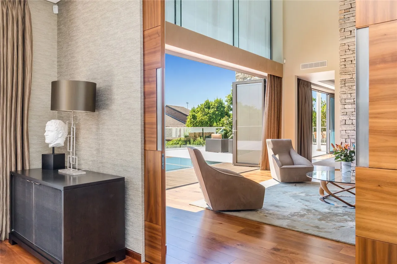Exceptional, 319sqft Seafront Home with Striking Coastal Design, photo 19