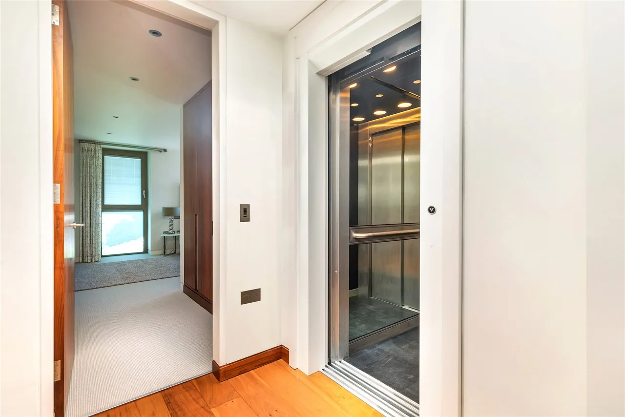 Exceptional, 319sqft Seafront Home with Striking Coastal Design, photo 36