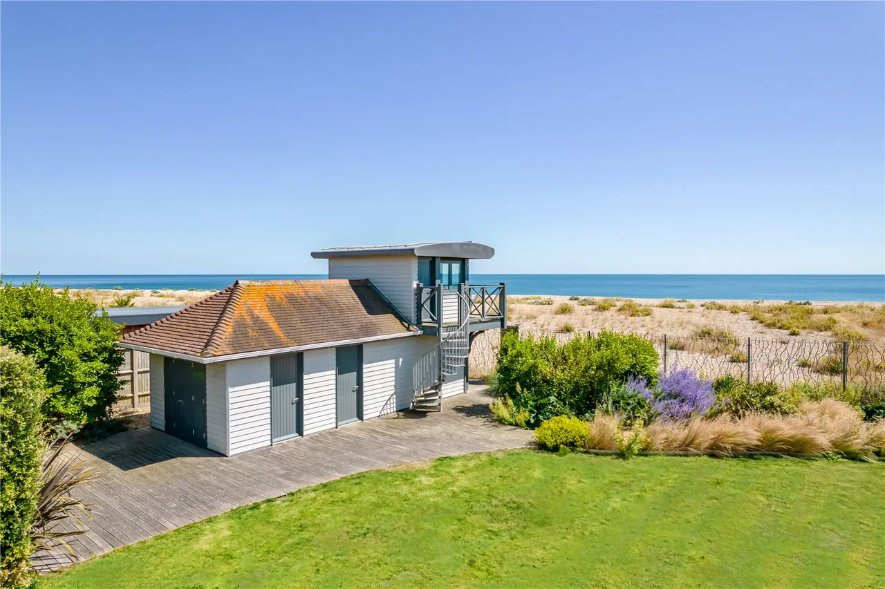 Exceptional, 319sqft Seafront Home with Striking Coastal Design, photo 50