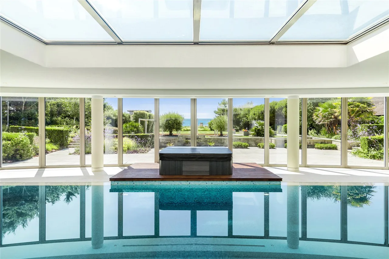 Exceptional, 319sqft Seafront Home with Striking Coastal Design, photo 26