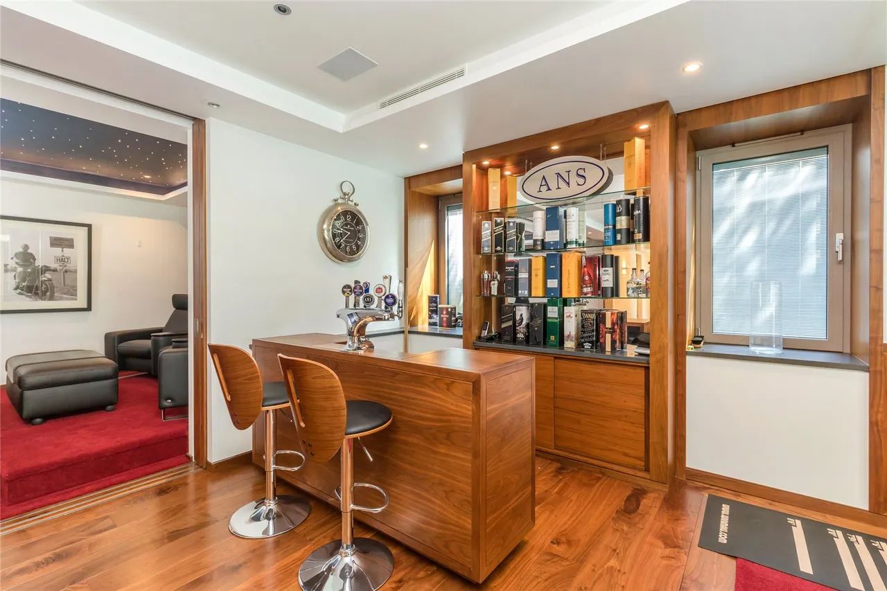 Exceptional, 319sqft Seafront Home with Striking Coastal Design, photo 33
