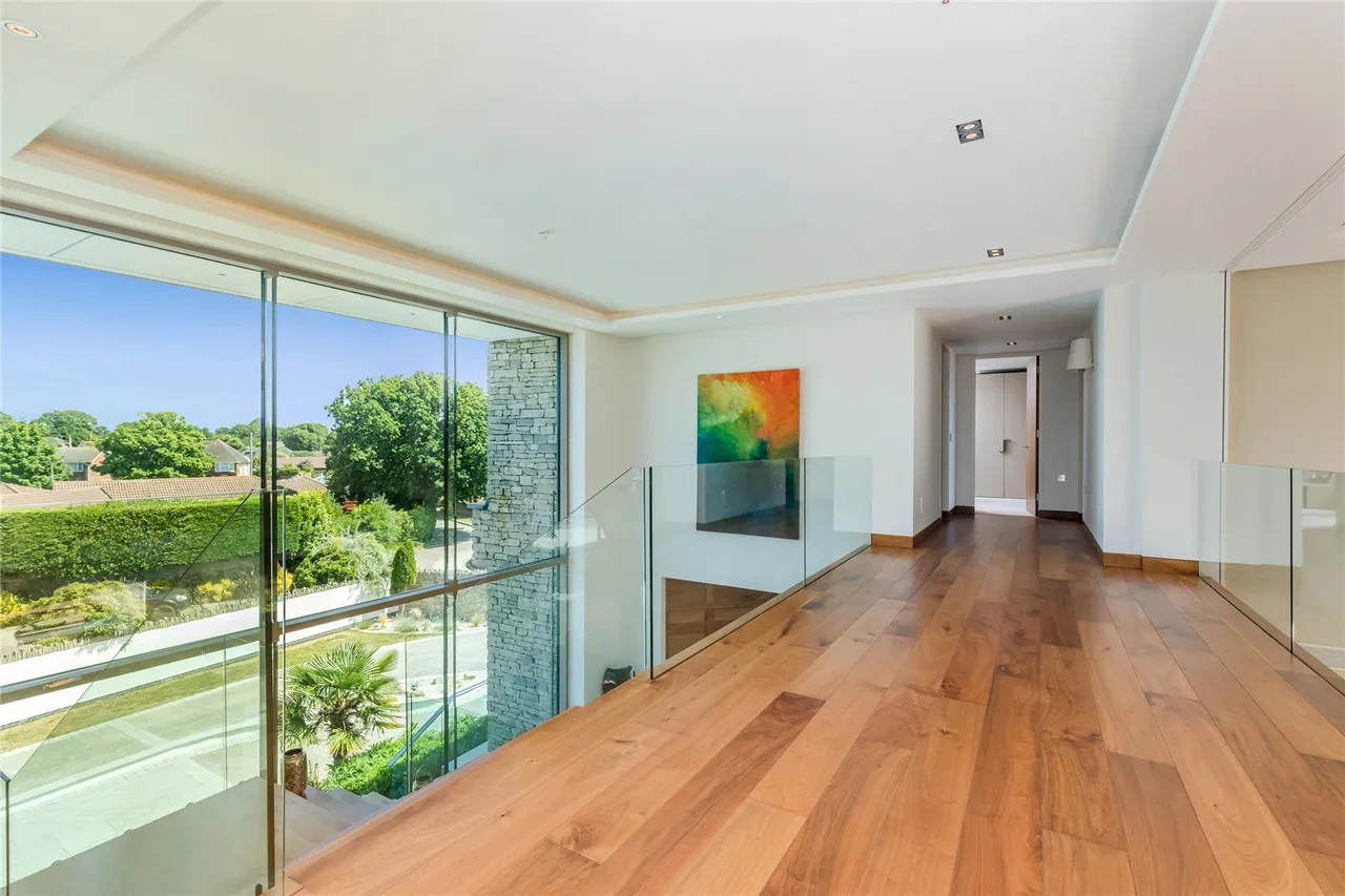 Exceptional, 319sqft Seafront Home with Striking Coastal Design, photo 35