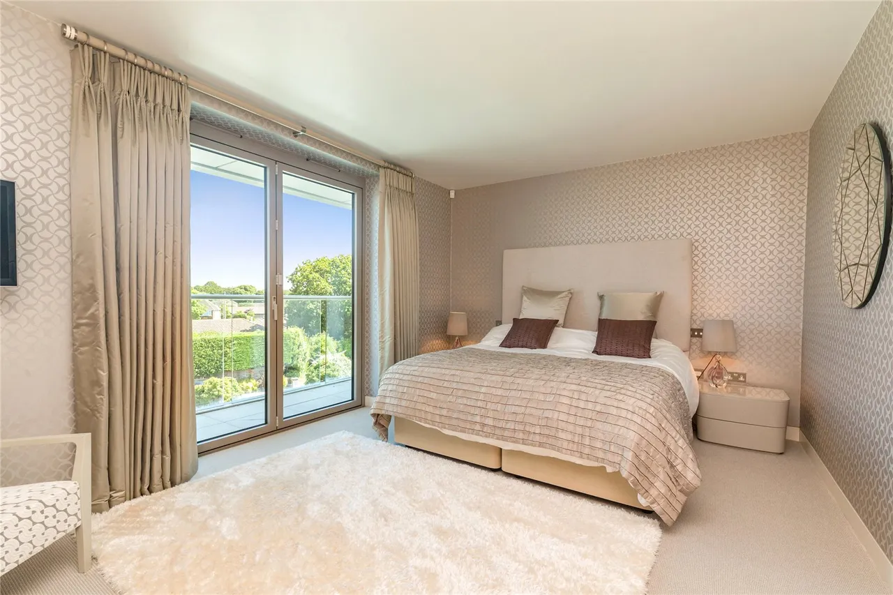 Exceptional, 319sqft Seafront Home with Striking Coastal Design, photo 43