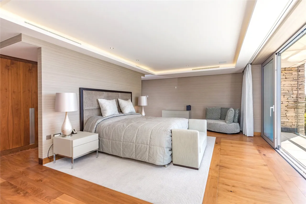 Exceptional, 319sqft Seafront Home with Striking Coastal Design, photo 37