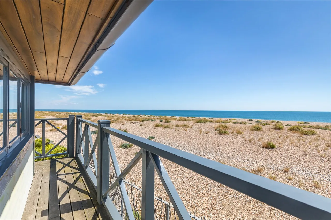 Exceptional, 319sqft Seafront Home with Striking Coastal Design, photo 51
