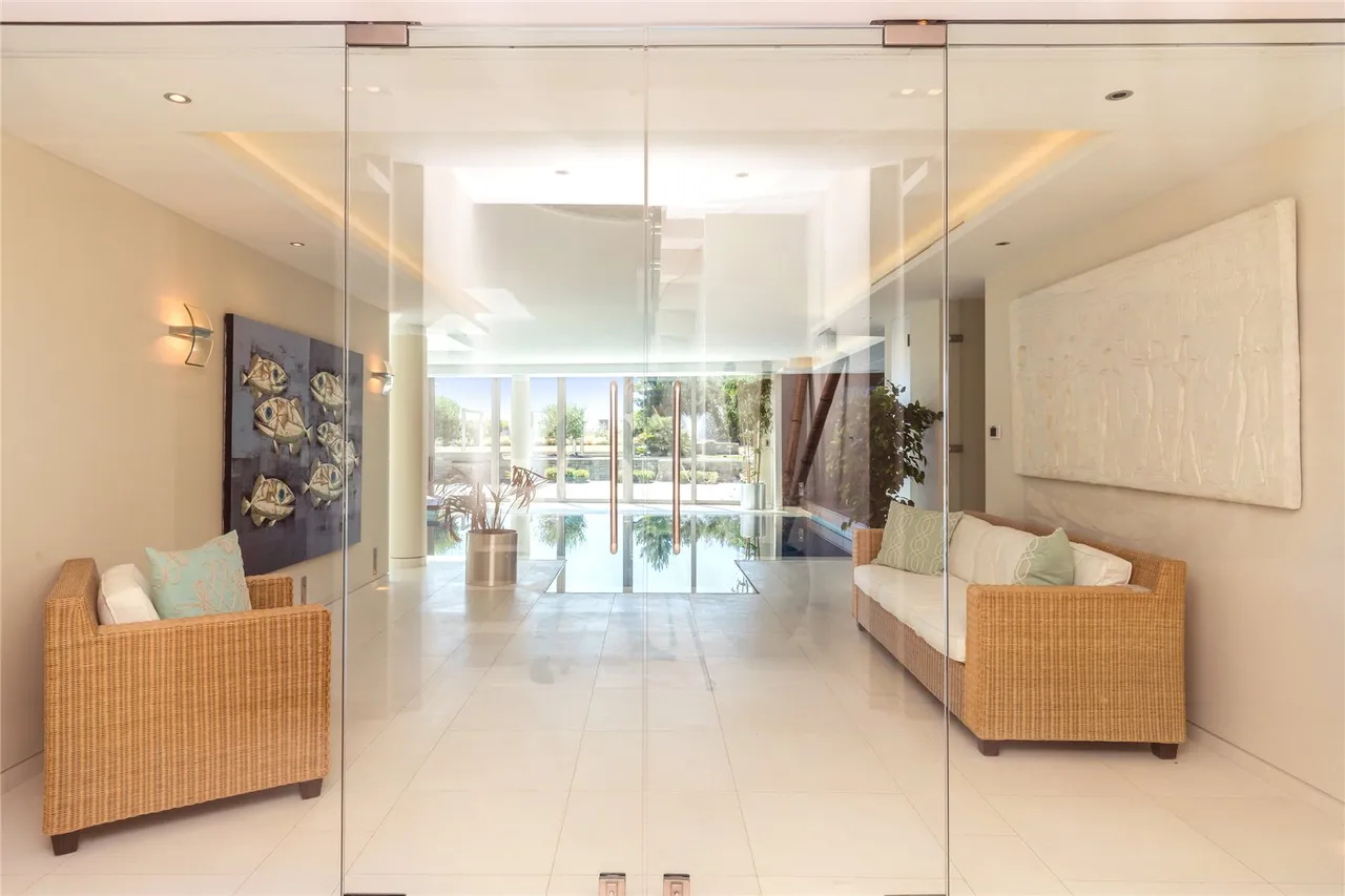 Exceptional, 319sqft Seafront Home with Striking Coastal Design, photo 28
