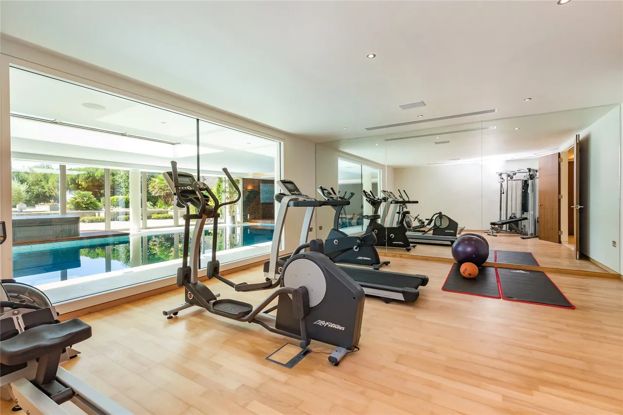 Exceptional, 319sqft Seafront Home with Striking Coastal Design, photo 30