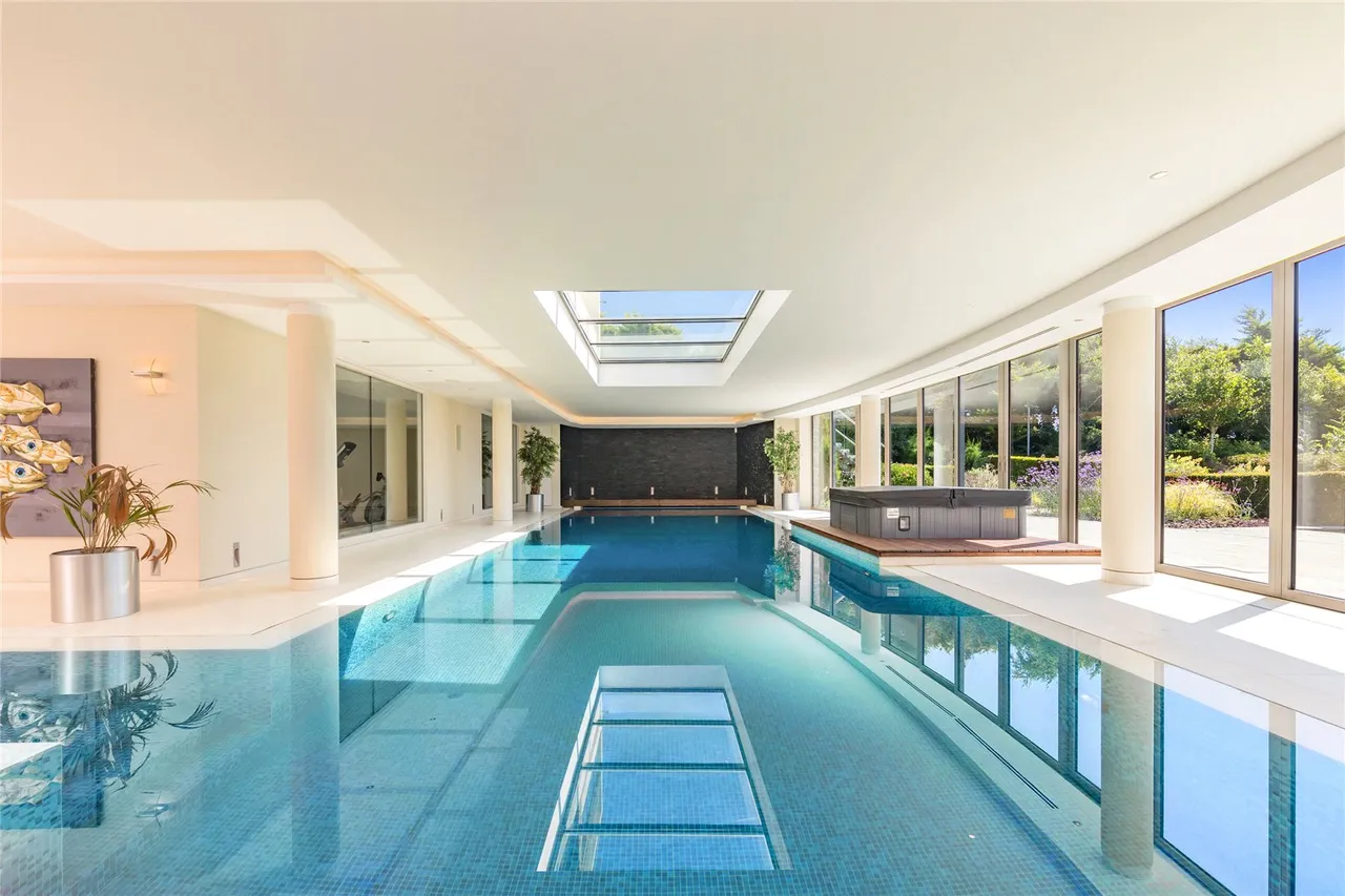 Exceptional, 319sqft Seafront Home with Striking Coastal Design, photo 27