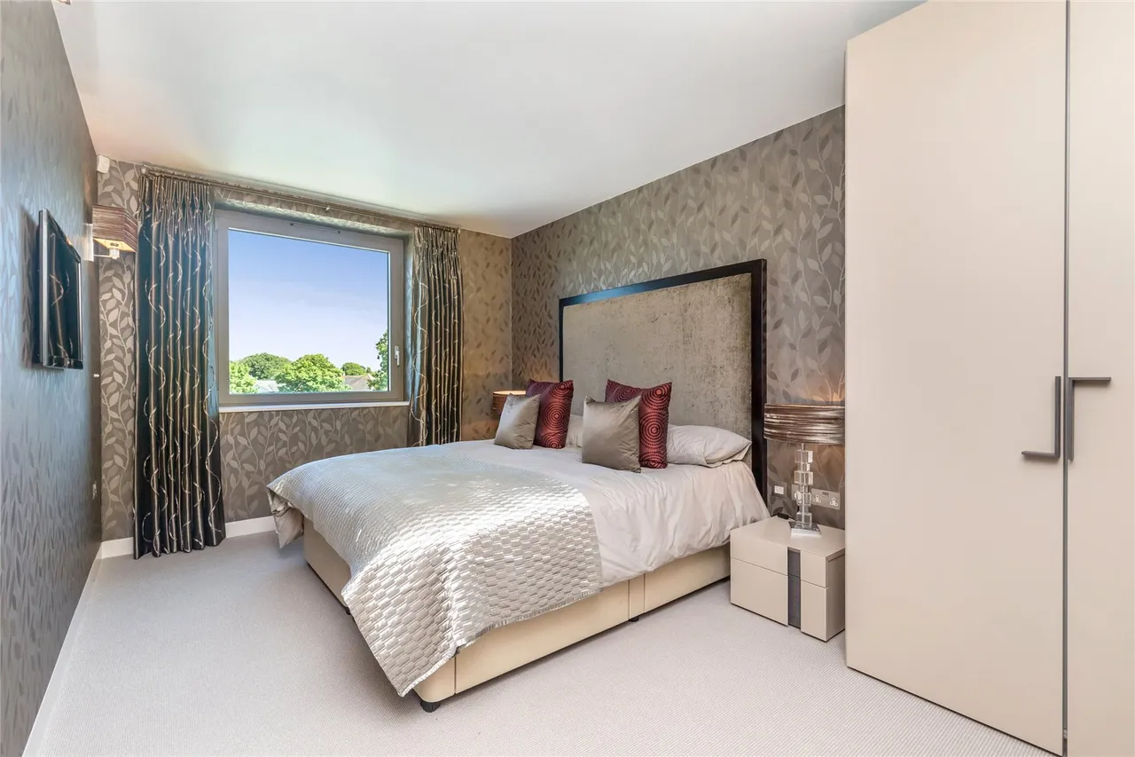 Exceptional, 319sqft Seafront Home with Striking Coastal Design, photo 46