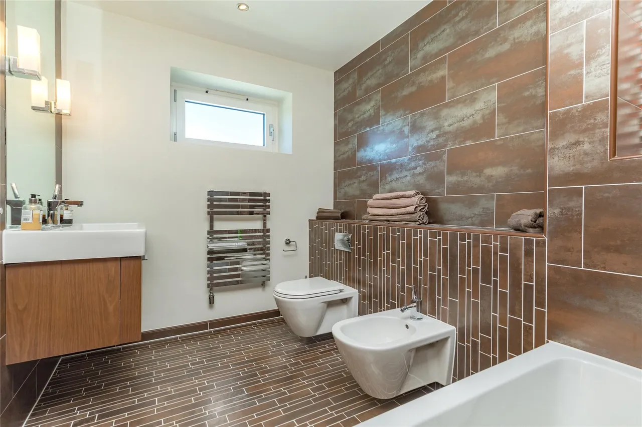 Exceptional, 319sqft Seafront Home with Striking Coastal Design, photo 44