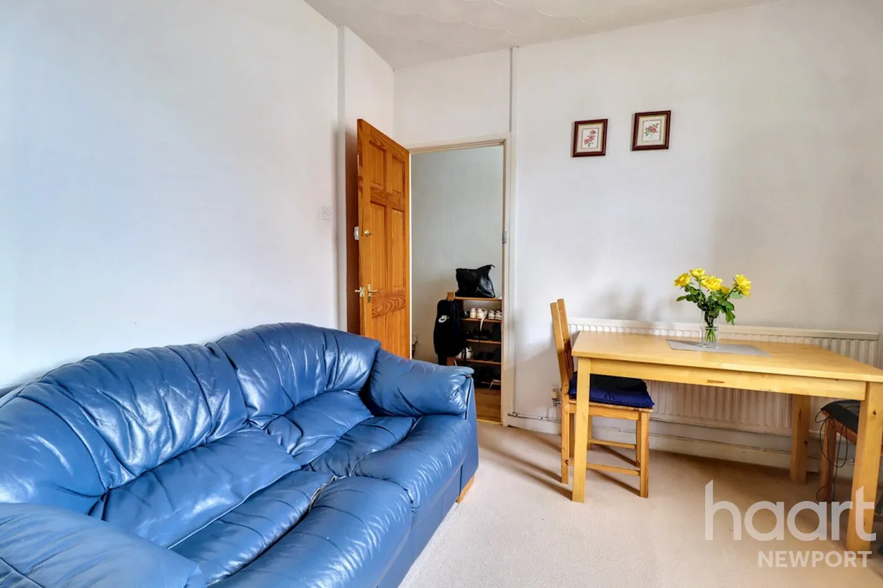 St Mary Street, Newport, NP20, photo 4