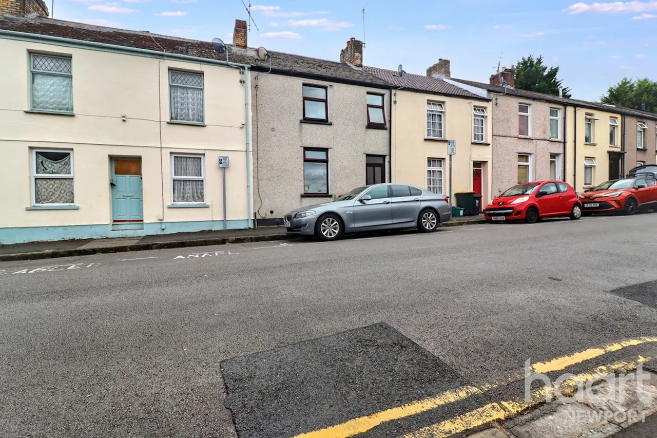 3 bed house for sale, St Mary Street, Newport, NP20