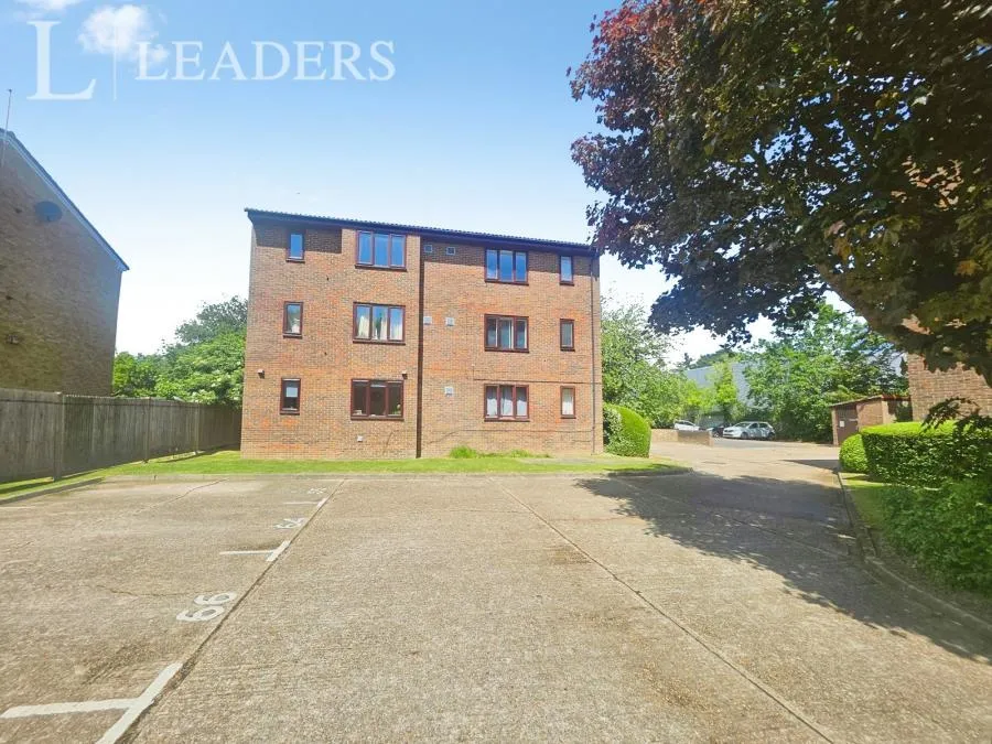 Swann Way, Broadbridge Heath, RH12, photo 2