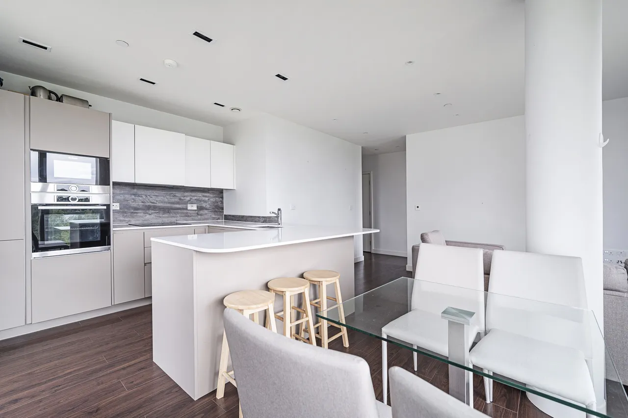 Flat 11, The Parkhouse, 3 Kayani Avenue, London, photo 2